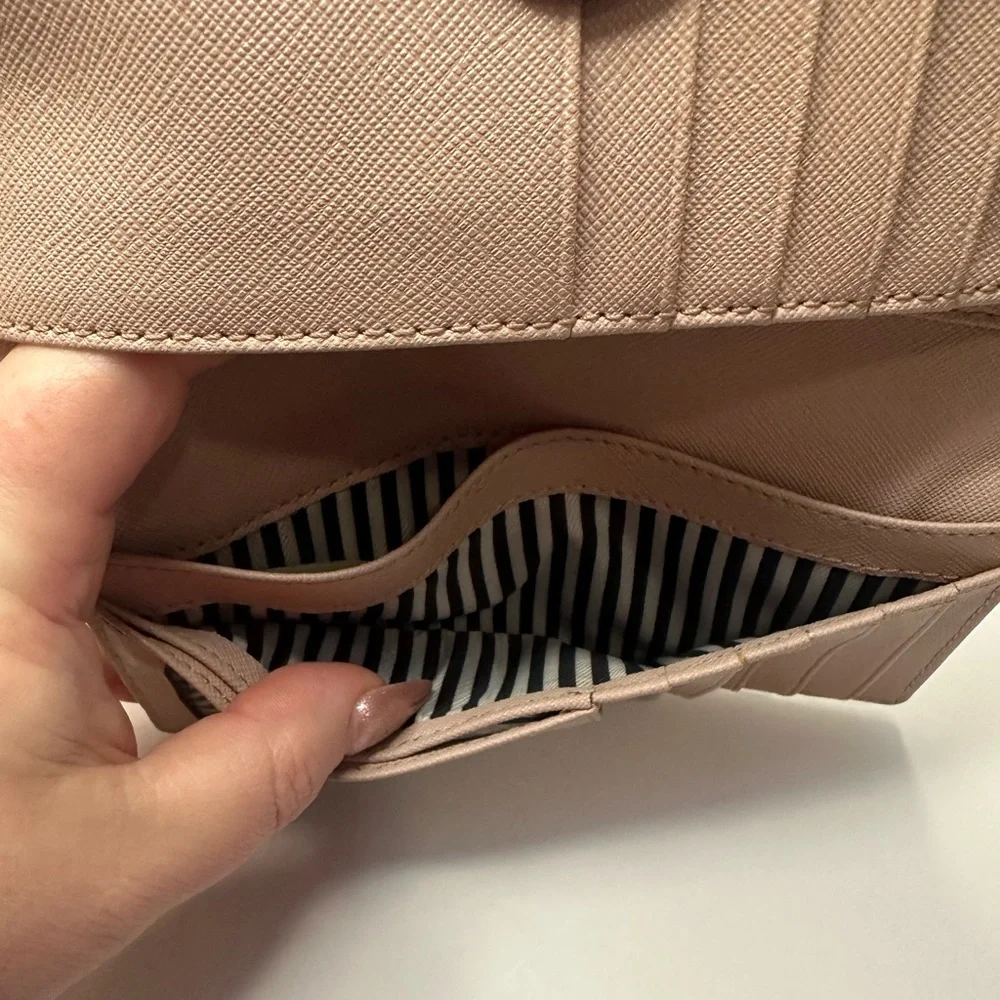 Kate Spade EUC Cameron Street Rose and Cream Saffiano Leather Bifold Wallet